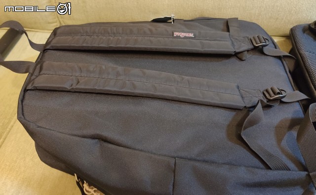 OUTDOOR vs JANSPORT