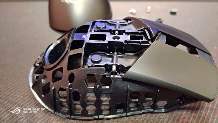 ROG GLADIUS III Wireless神鬼滑鼠(簡單開箱)