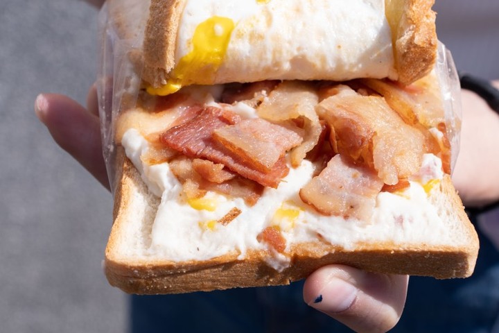 探訪美食之都！挖掘台南道地小吃、來去台版撒哈啦沙漠拍美照