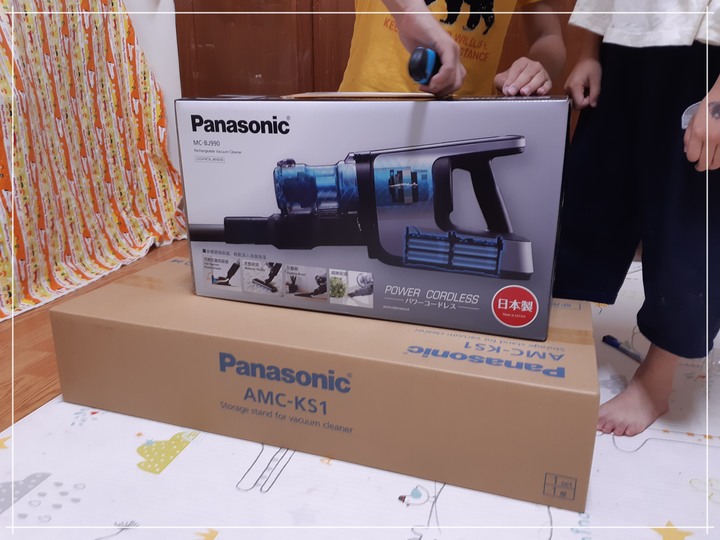 《第三週更新》一起跟著「Panasonic MC-BJ990-大吸力無線吸塵器」來場壁咚的夏日戀曲吧~