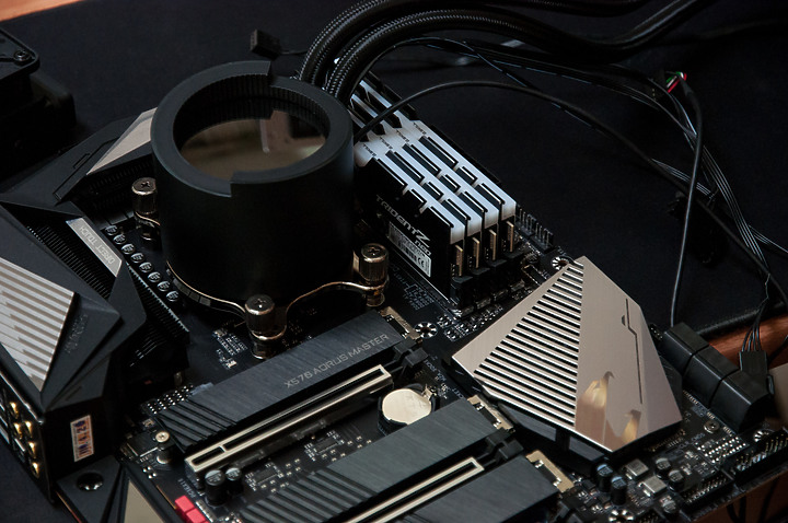 點我看大圖 「5950X/RTX3090/ATX Open Case」 - 組裝留念紀錄文。