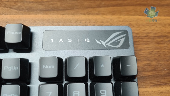 【小宅開箱】ASUS ROG Strix Scope RX 光學機械電競鍵盤開箱，極致的按鍵手感及防水防塵設計打造耐用