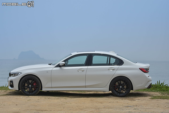 BMW 330i Midnight 夜型版試駕 │ 烈日同樣精彩,格調與超值同時享有!