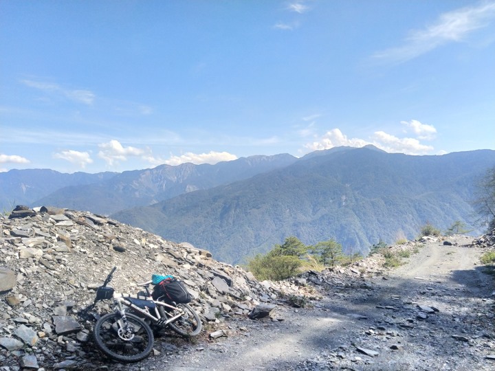 三天兩夜七彩湖越野登山車初體驗
