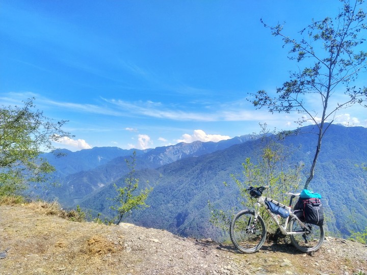 三天兩夜七彩湖越野登山車初體驗