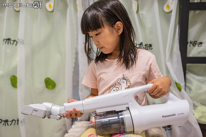孩子的第一把吸塵器 │ Panasonic MC-SB30J 極輕巧無線吸塵器