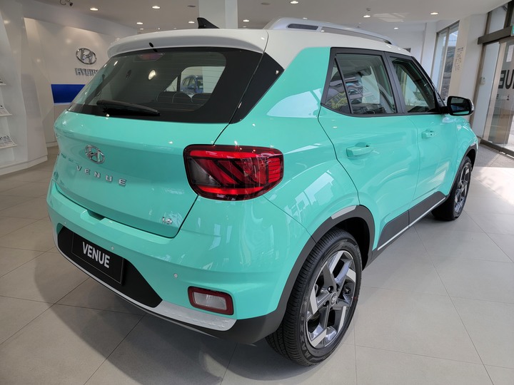 點我看大圖 Hyundai Venue「堤芬妮 · 藍」「珍妮佛 · 黃」 靜態賞車