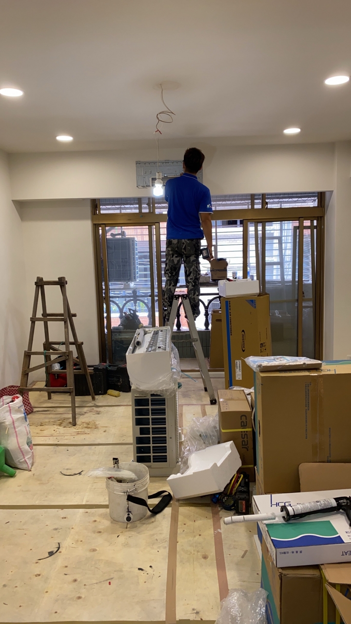 《已解決》大金冷氣在內湖特力屋購買碰到超級誇張的安裝師傅直接用手指著我媽嗆聲要求道歉！