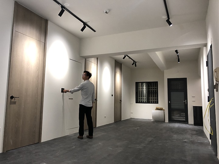 ［開箱］高雄20年中古屋翻新，輕工業森林風單身男子共享空間