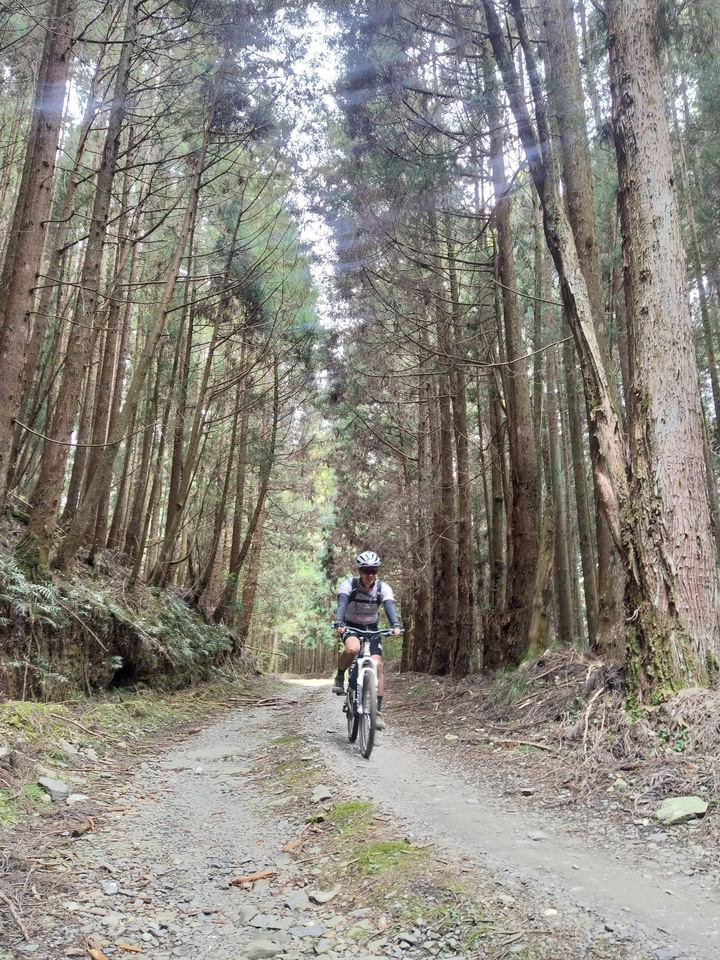 三天兩夜七彩湖越野登山車初體驗