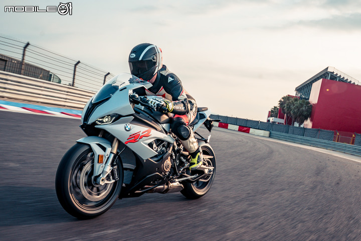 2021 BMW Motorrad S 1000 RR、S 1000 XR 賽道試駕|結合性能、操控與高科技的頂尖作品