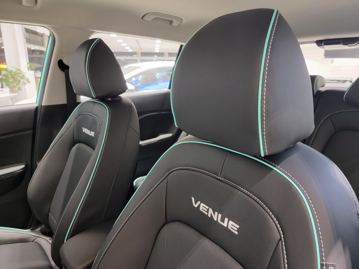 點我看大圖 Hyundai Venue「堤芬妮 · 藍」「珍妮佛 · 黃」 靜態賞車