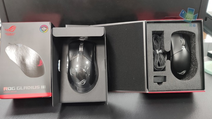 【小宅開箱】ROG Gladius III Wireless電競滑鼠，神鬼戰士再進化，升級ROG微動及零延遲技術打造最速傳說