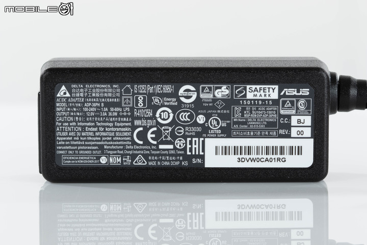 ASUS Zenbeam Latte 無線行動投影機開箱試用 在輕巧身形內分享大畫面感動