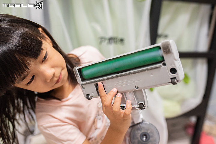 孩子的第一把吸塵器 │ Panasonic MC-SB30J 極輕巧無線吸塵器