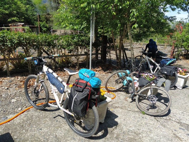 三天兩夜七彩湖越野登山車初體驗