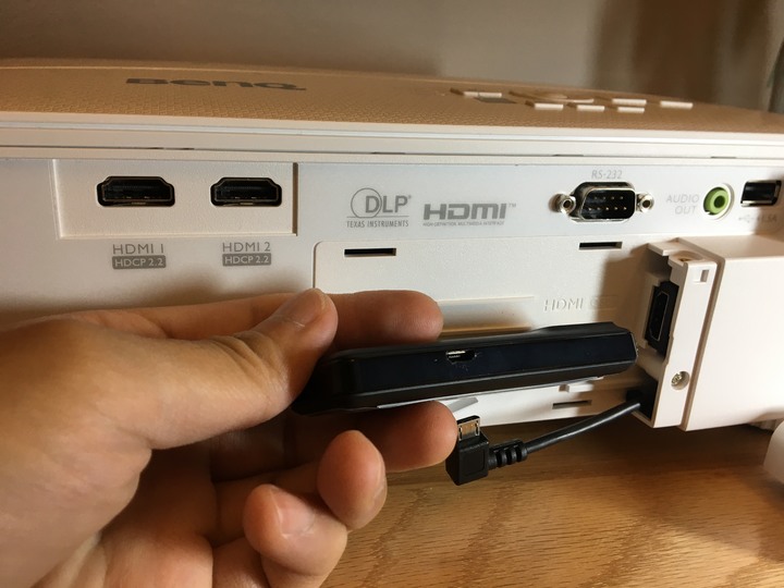 居家防疫小幫手 – 真4K低延遲投影機BenQ TK700STi開箱
