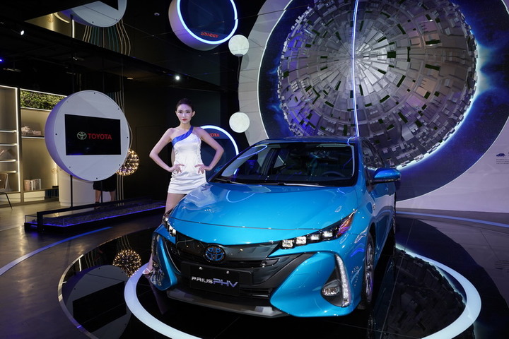 Toyota 電動車進駐   林口三井OUTLET  !   快來看漂亮美麗車模 !!!