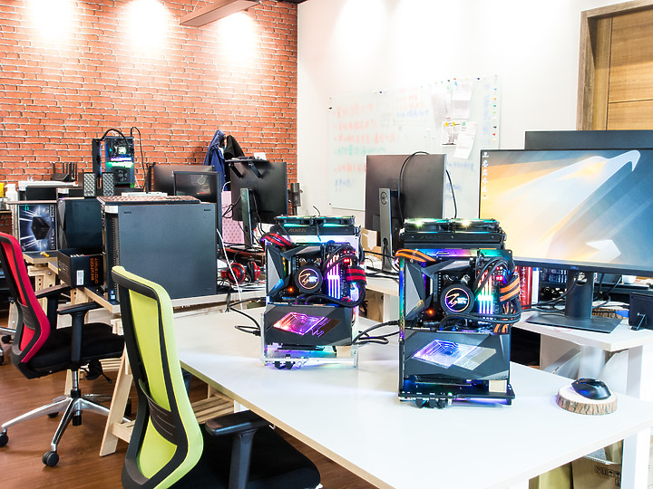 點我看大圖 「5950X/RTX3090/ATX Open Case」 - 組裝留念紀錄文。