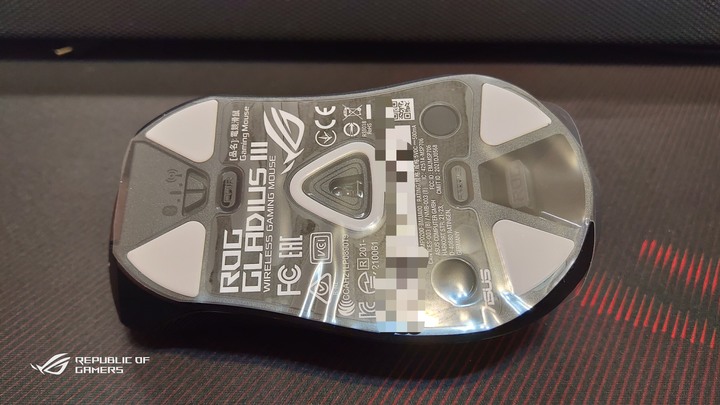 ROG GLADIUS III Wireless神鬼滑鼠(簡單開箱)