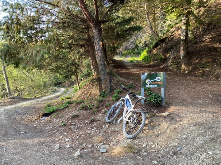三天兩夜七彩湖越野登山車初體驗