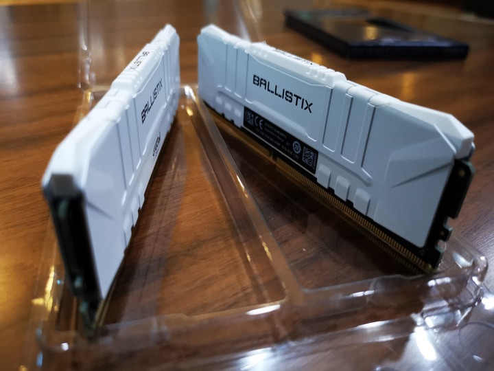 【開箱】來買美光,人生發光XD!美光超頻記憶體Crucial Ballistix DDR4-3600記憶體 & P5 M.2 SSD固態硬碟!