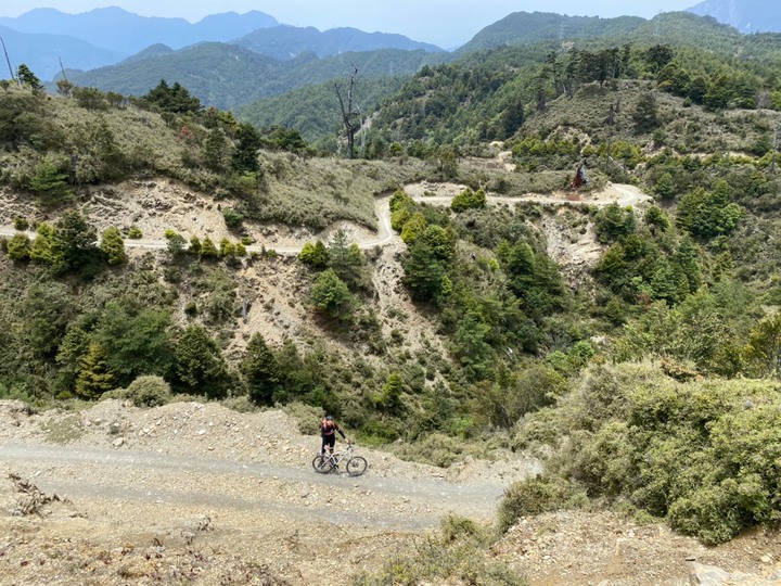 三天兩夜七彩湖越野登山車初體驗
