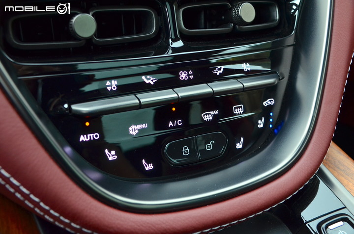 Aston Martin DBX 試駕|不向休旅框架妥協的品味座駕!