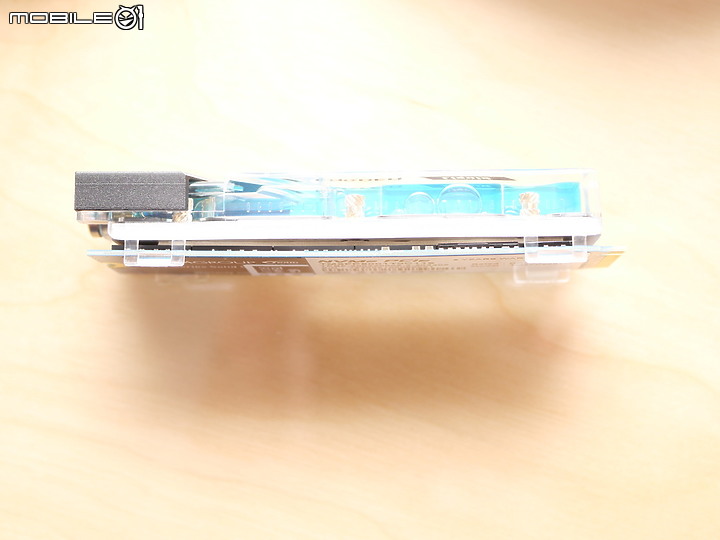 點我看大圖 水晶般透水冷散熱模組 T-FORCE CARDEA Liquid M.2 開箱