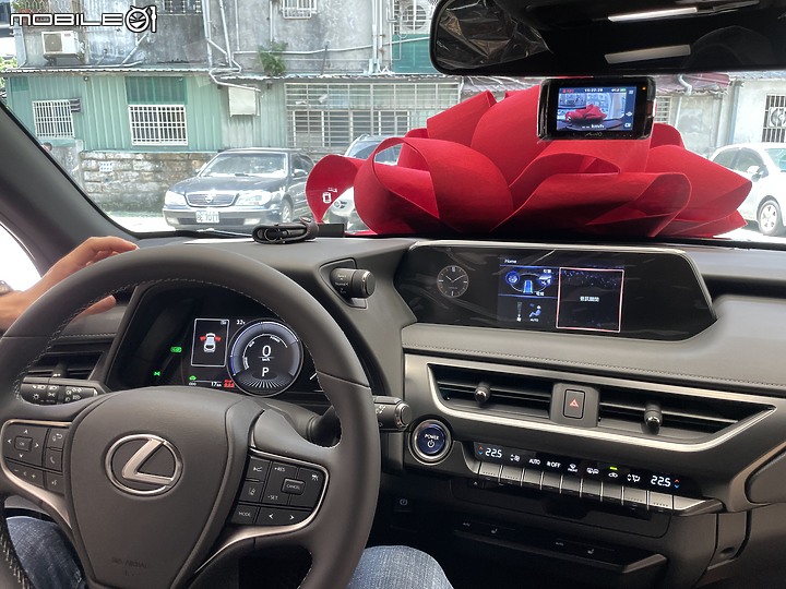 <圖少> 三寶開箱 UX250h
