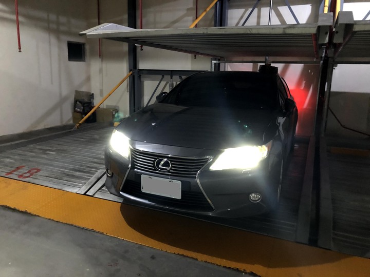 自己的大燈自己修,2015年式Lexus ES300h自行更換頭燈近光HID燈泡