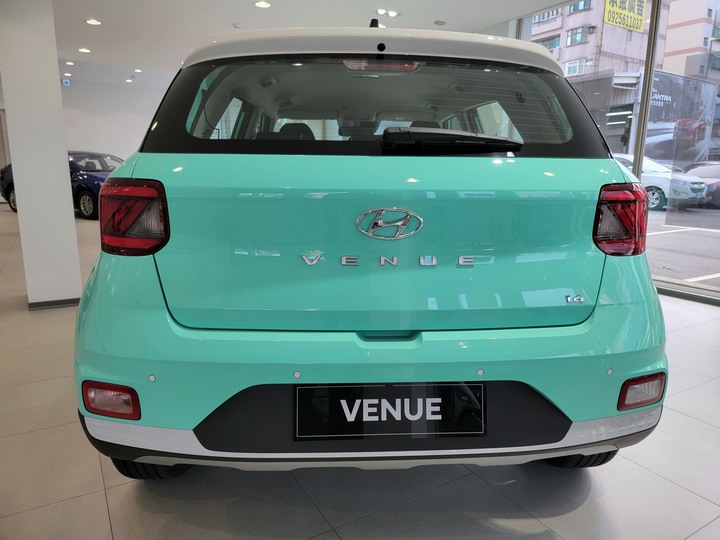 點我看大圖 Hyundai Venue「堤芬妮 · 藍」「珍妮佛 · 黃」 靜態賞車