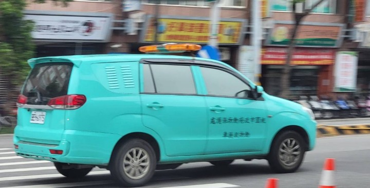 點我看大圖 Hyundai Venue「堤芬妮 · 藍」「珍妮佛 · 黃」 靜態賞車