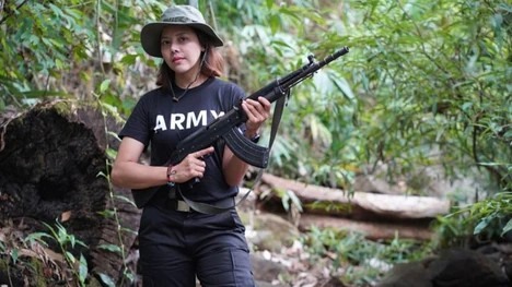 選美皇后棄演藝圈從軍要推翻政府