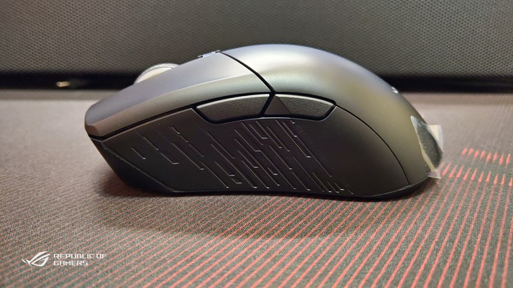 ROG GLADIUS III Wireless神鬼滑鼠(簡單開箱)