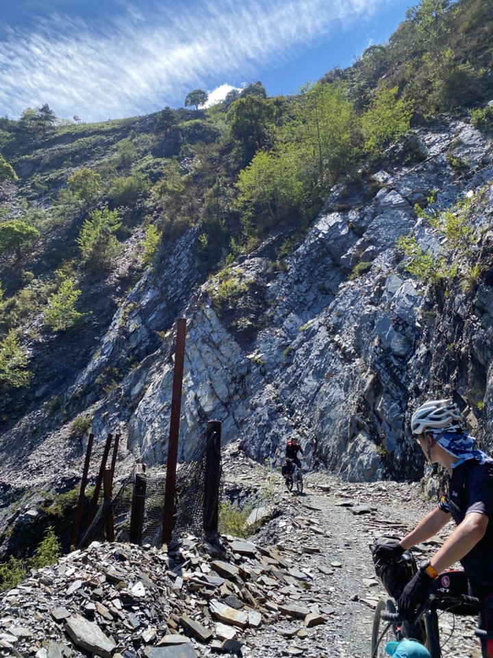 三天兩夜七彩湖越野登山車初體驗
