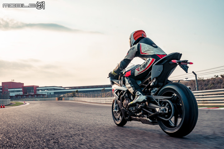 2021 BMW Motorrad S 1000 RR、S 1000 XR 賽道試駕|結合性能、操控與高科技的頂尖作品