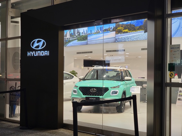 點我看大圖 Hyundai Venue「堤芬妮 · 藍」「珍妮佛 · 黃」 靜態賞車