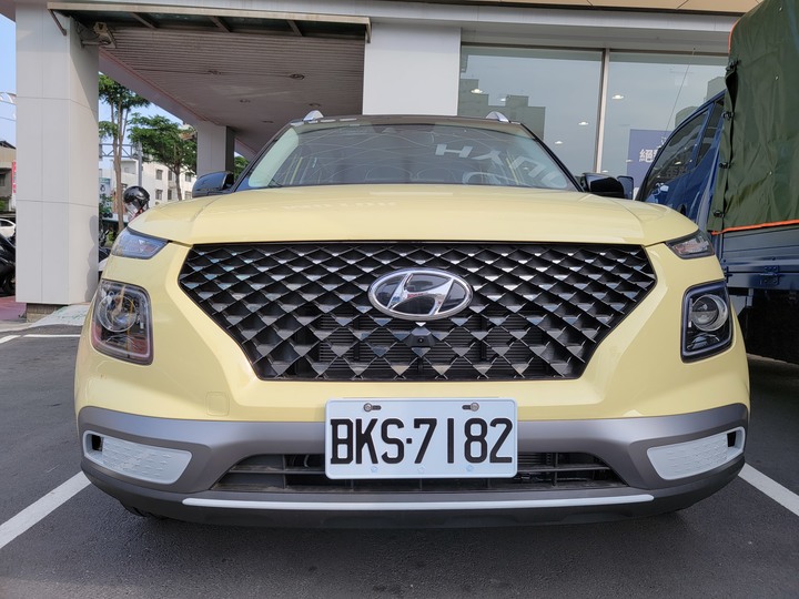 點我看大圖 Hyundai Venue「堤芬妮 · 藍」「珍妮佛 · 黃」 靜態賞車