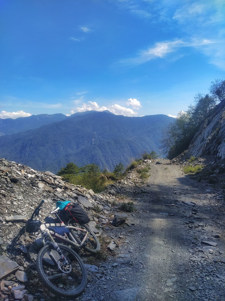 三天兩夜七彩湖越野登山車初體驗