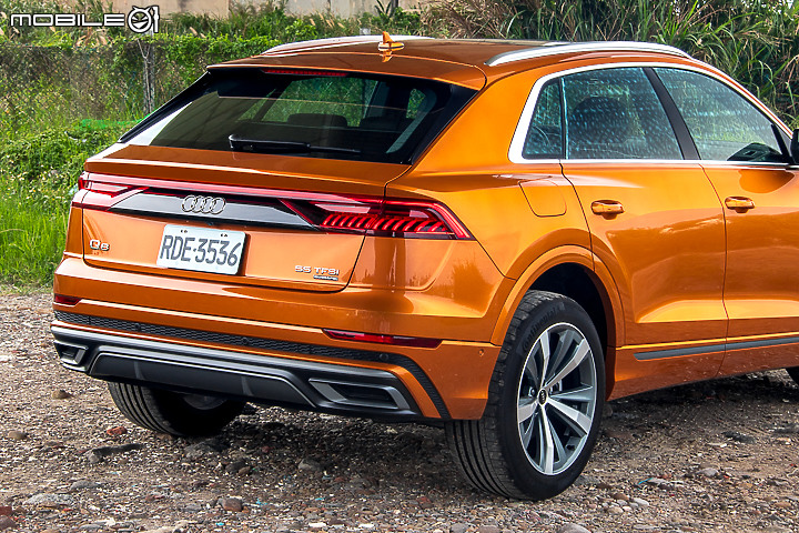 Audi Q8 55 TFSI quattro S line 試駕|霸氣懾人的旗艦休旅!