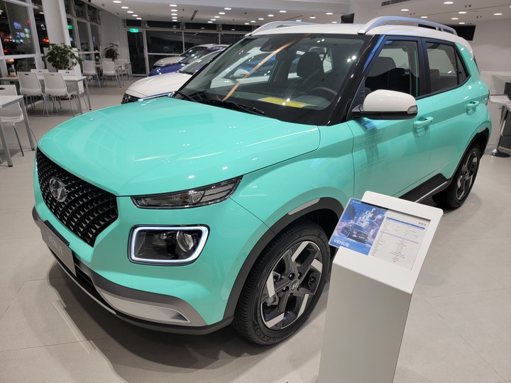 點我看大圖 Hyundai Venue「堤芬妮 · 藍」「珍妮佛 · 黃」 靜態賞車