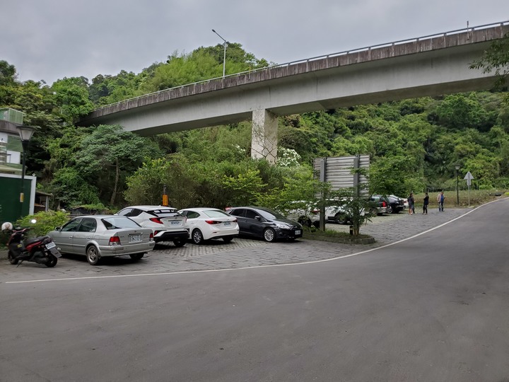 〔坪林健行〕北勢溪自行車步道 - 別再整天綠油油!! 出遊茶園搭配陽光來吧讓我帶你去拍喝茶廣告- 大家注意健康安全