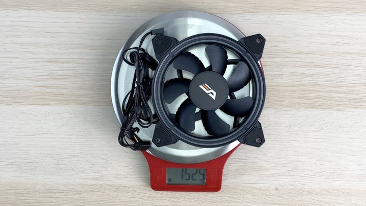 點我看大圖 價格客家,用料不差,高 C/P 值。darkFlash SYMPHONY TR360 A-RGB 一體式水冷