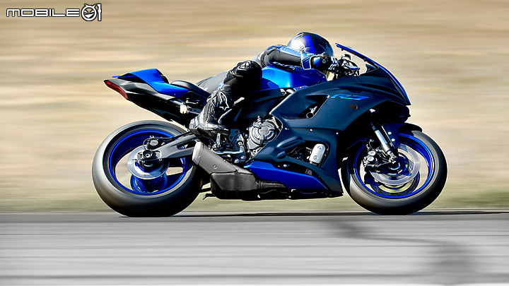 【海外快訊】2021 YAMAHA YZF-R7 正式發表!公路與賽道都是 R-DNA 的天下!