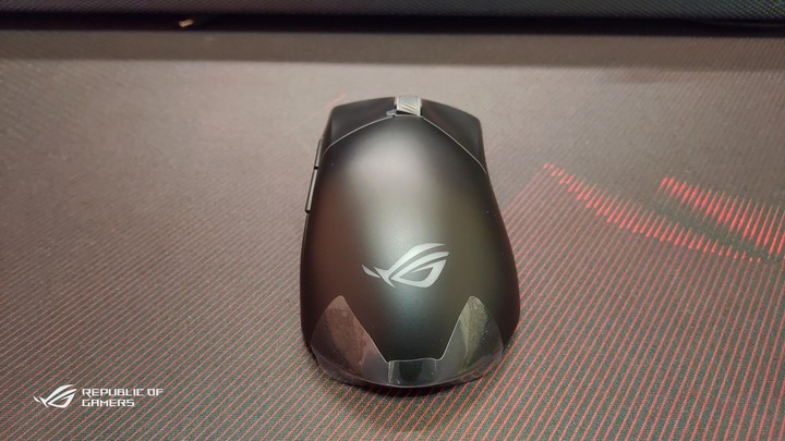 ROG GLADIUS III Wireless神鬼滑鼠(簡單開箱)