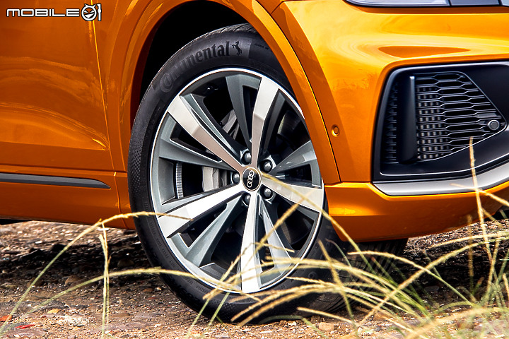 Audi Q8 55 TFSI quattro S line 試駕|霸氣懾人的旗艦休旅!