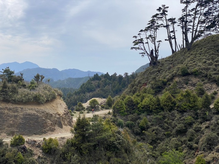 三天兩夜七彩湖越野登山車初體驗