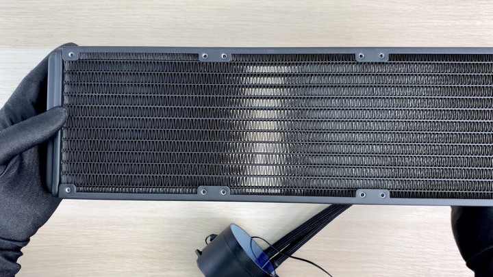 點我看大圖 價格客家,用料不差,高 C/P 值。darkFlash SYMPHONY TR360 A-RGB 一體式水冷