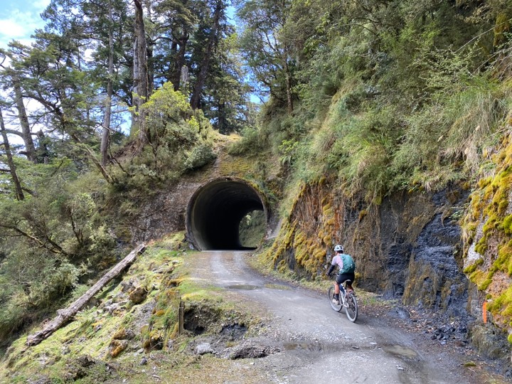 三天兩夜七彩湖越野登山車初體驗